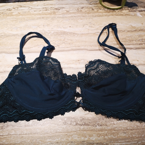 Beautiful Valisere Bra - Picture 3 of 3